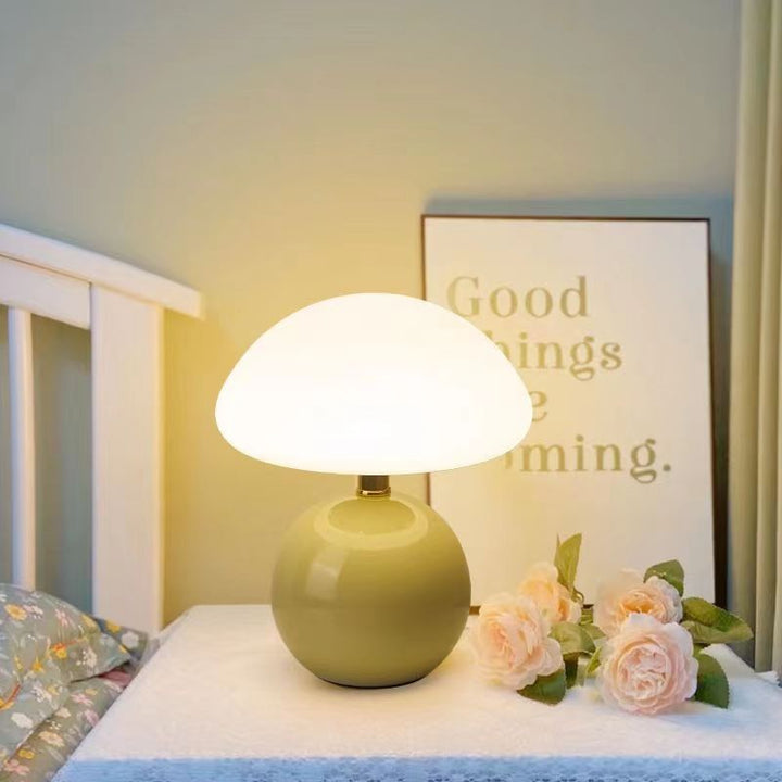 Skanto | Keramisk Bordlampe med Mykt Varmt Lys