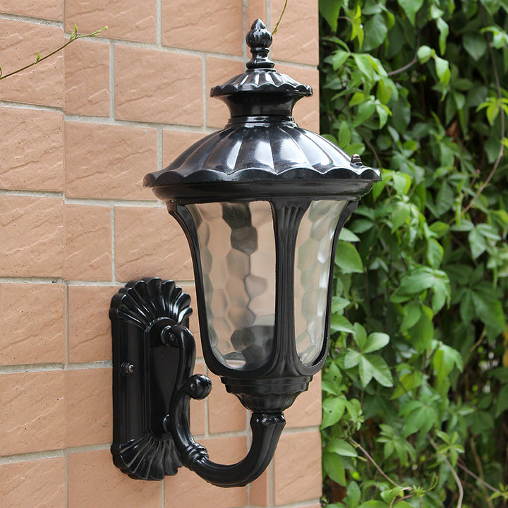 Skanto | Vanntett Retro Utendørs Vegglampe Frostet Glass