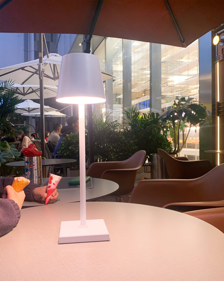 Skanto | PoldLight – Moderne LED Bordlampe med Lading Mulighet