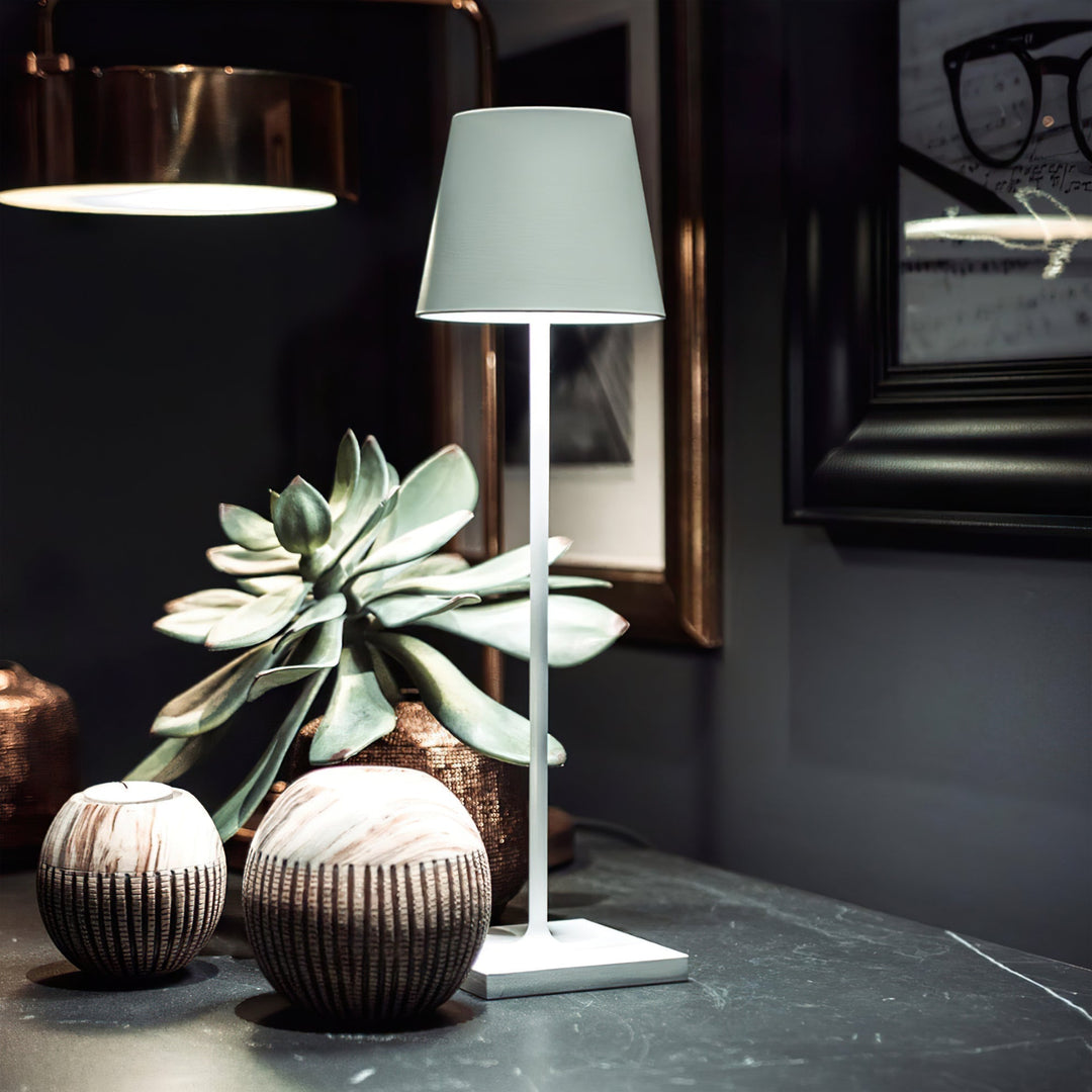 Skanto | PoldLight – Moderne LED Bordlampe med Lading Mulighet