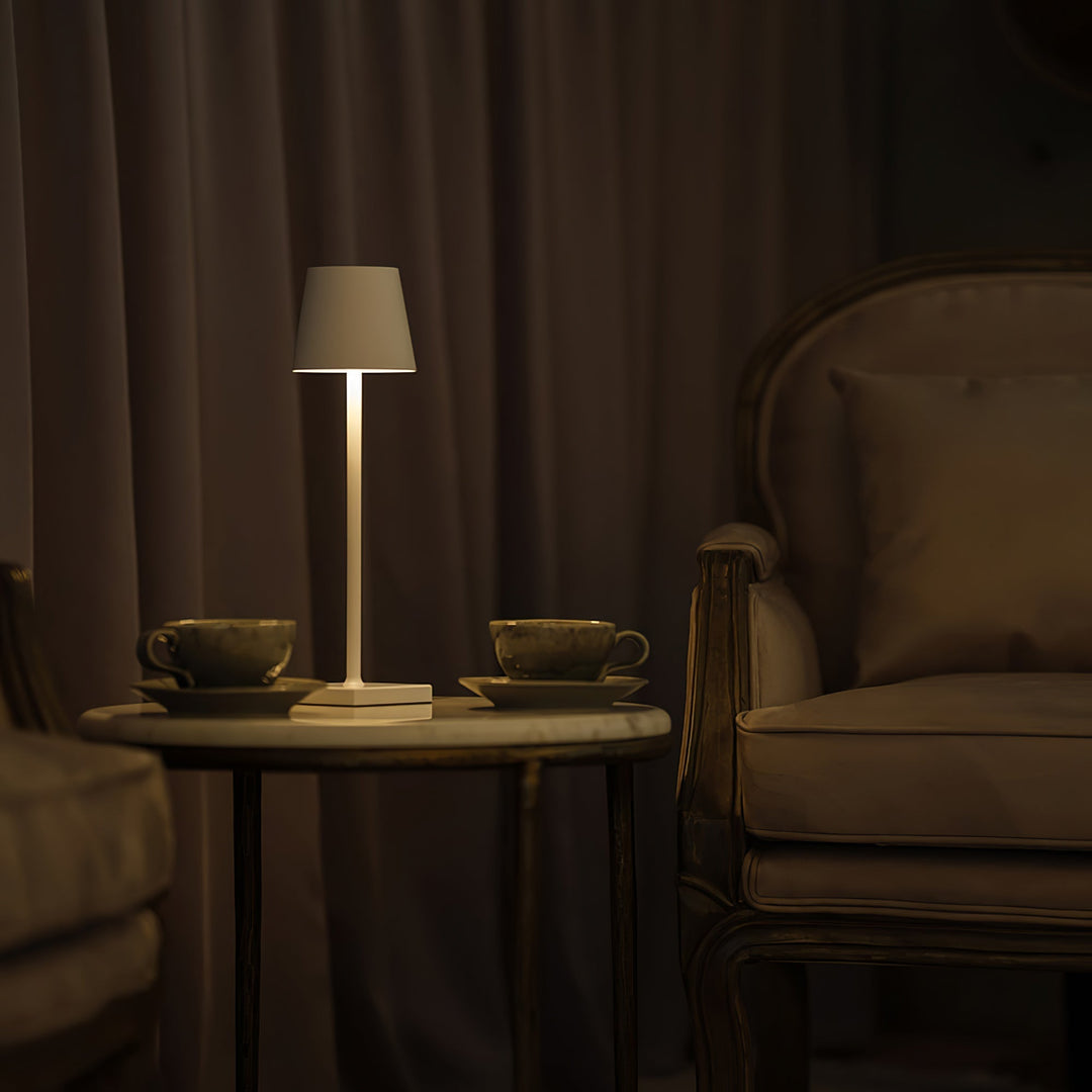 Skanto | PoldLight – Moderne LED Bordlampe med Lading Mulighet