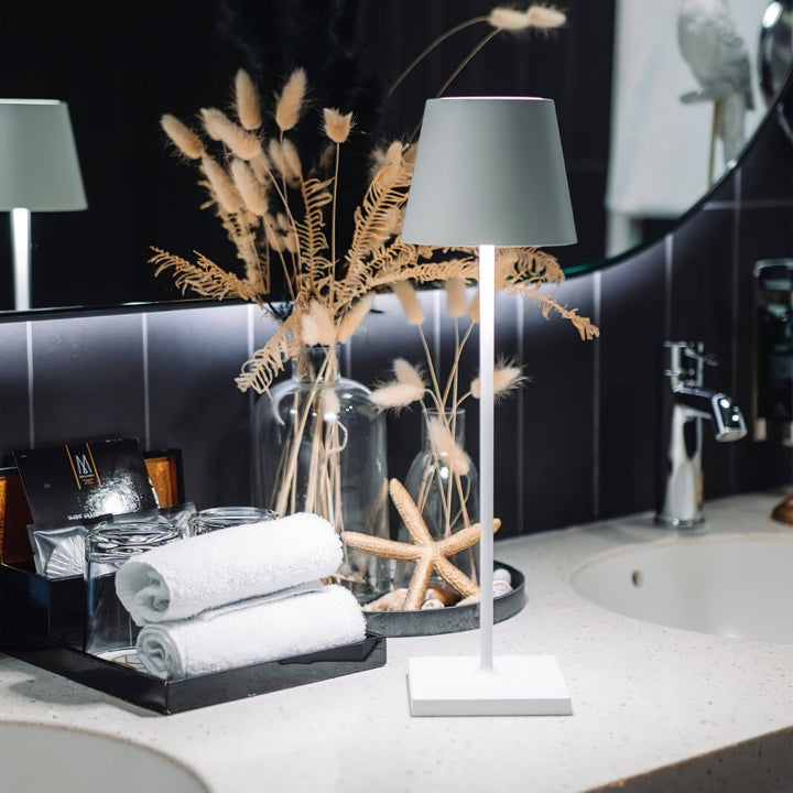 Skanto | PoldLight – Moderne LED Bordlampe med Lading Mulighet