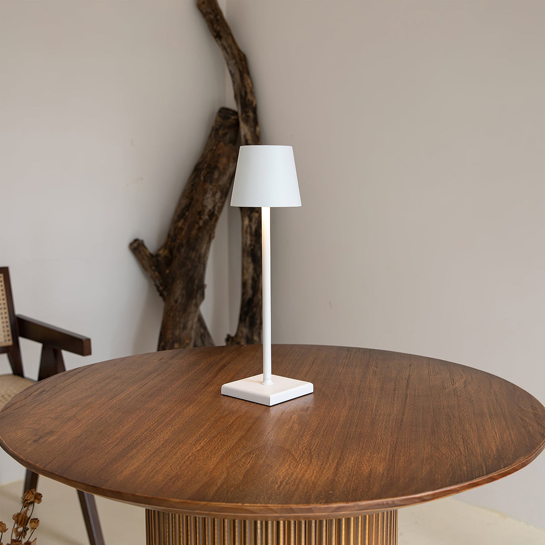 Skanto | PoldLight – Moderne LED Bordlampe med Lading Mulighet