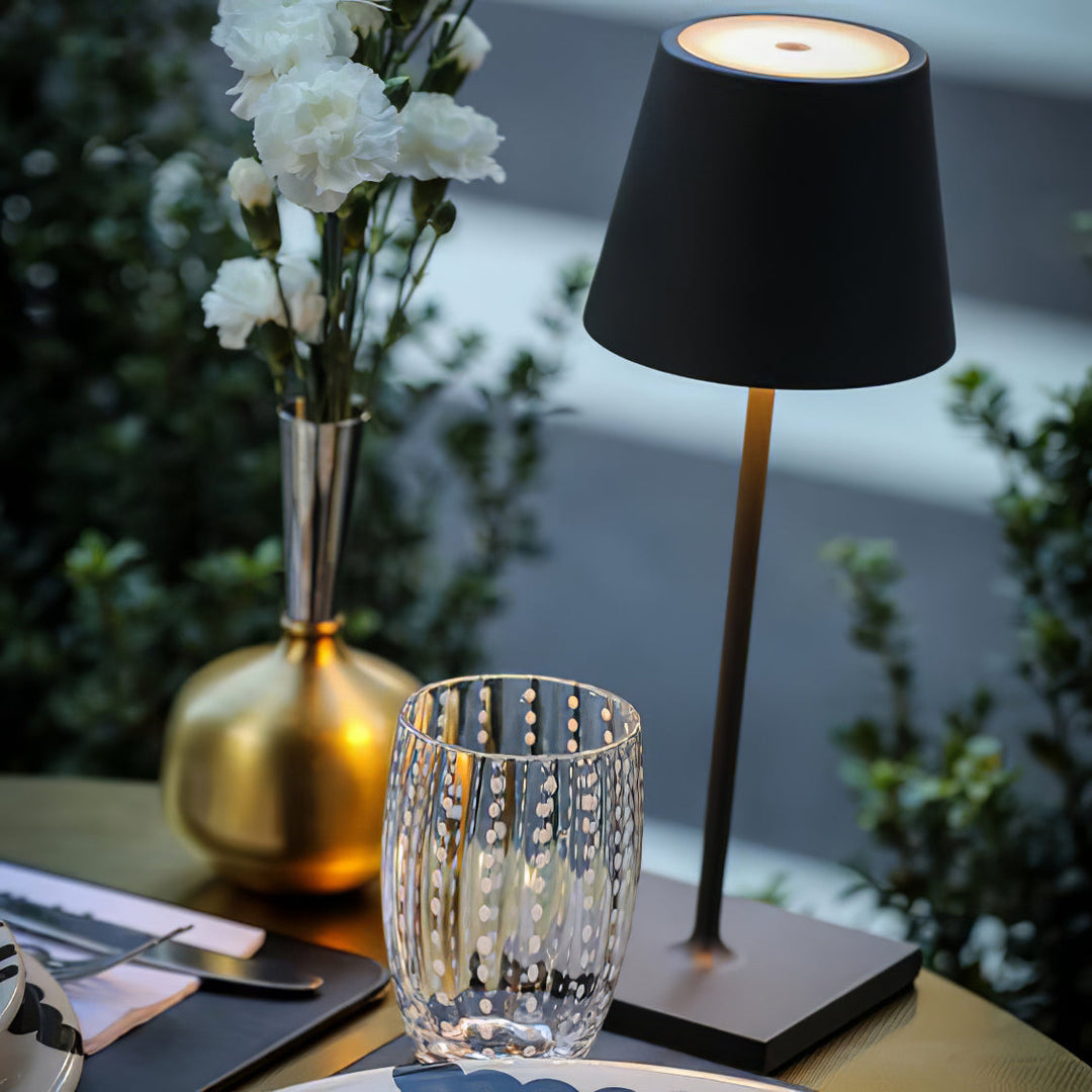 Skanto | PoldLight – Moderne LED Bordlampe med Lading Mulighet