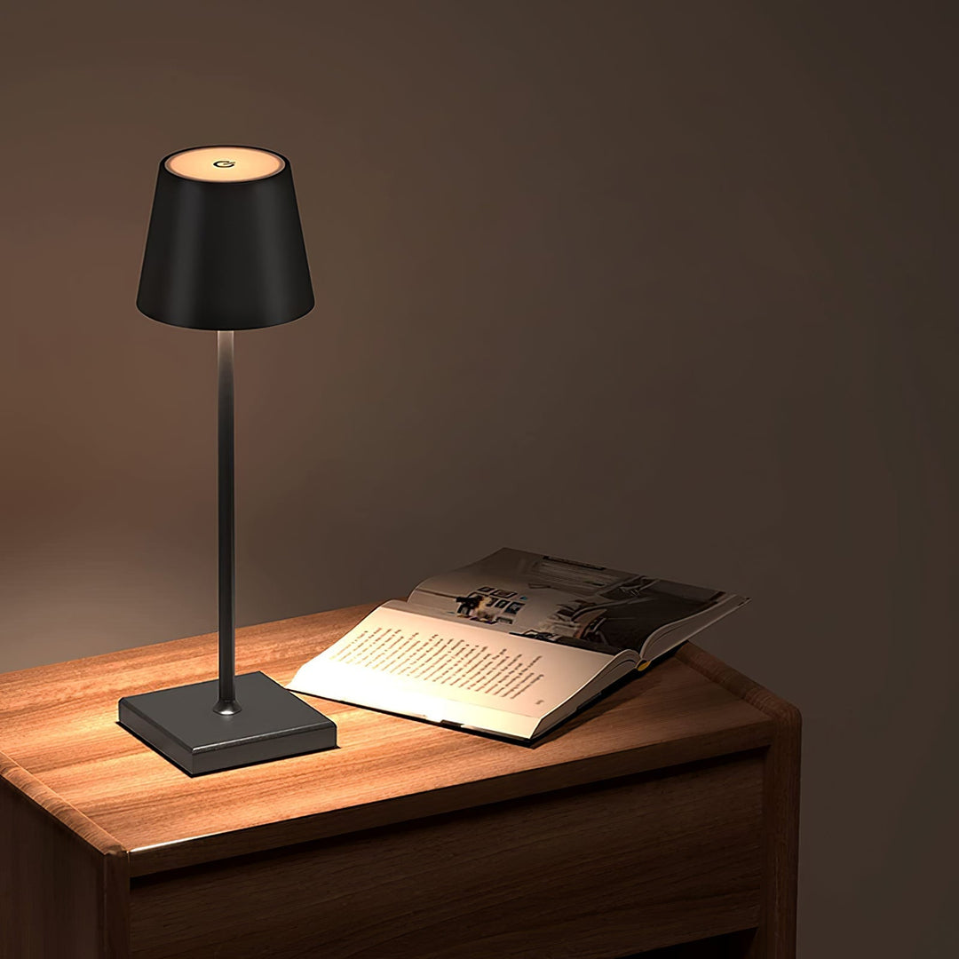 Skanto | PoldLight – Moderne LED Bordlampe med Lading Mulighet