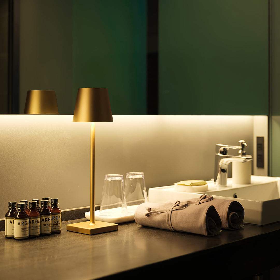 Skanto | PoldLight – Moderne LED Bordlampe med Lading Mulighet