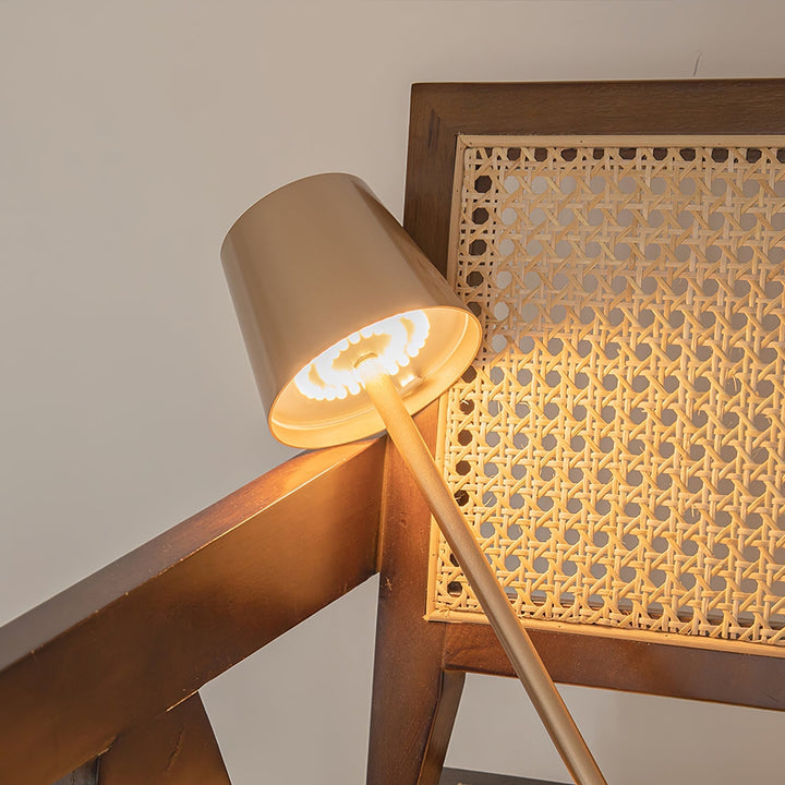Skanto | PoldLight – Moderne LED Bordlampe med Lading Mulighet