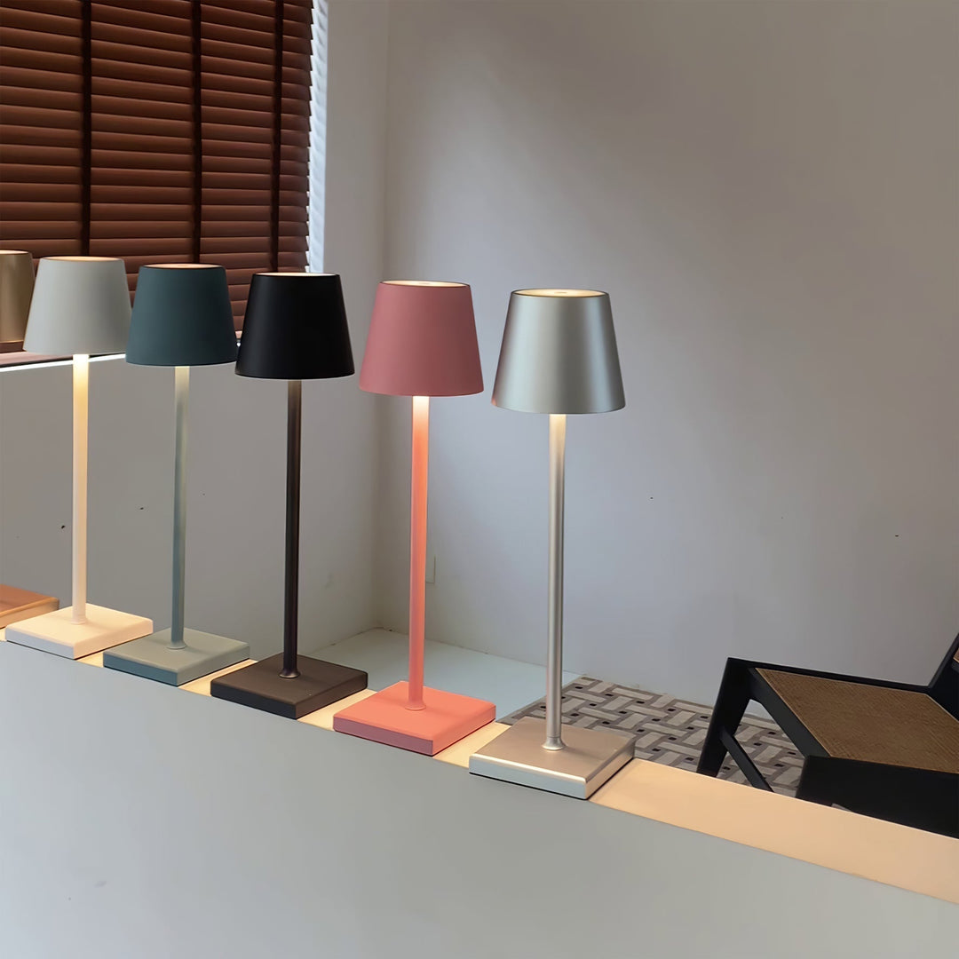 Skanto | PoldLight – Moderne LED Bordlampe med Lading Mulighet