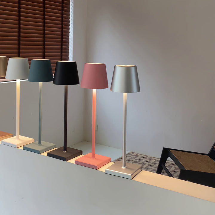Skanto | PoldLight – Moderne LED Bordlampe med Lading Mulighet