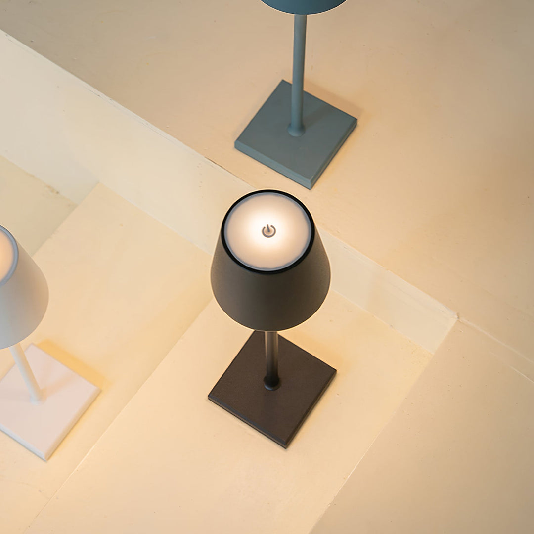 Skanto | PoldLight – Moderne LED Bordlampe med Lading Mulighet