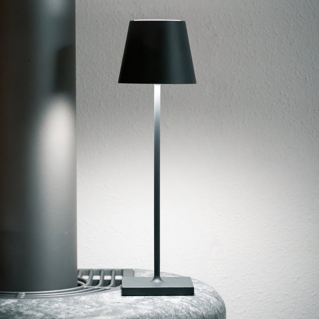 Skanto | PoldLight – Moderne LED Bordlampe med Lading Mulighet