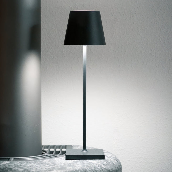 Skanto | PoldLight – Moderne LED Bordlampe med Lading Mulighet