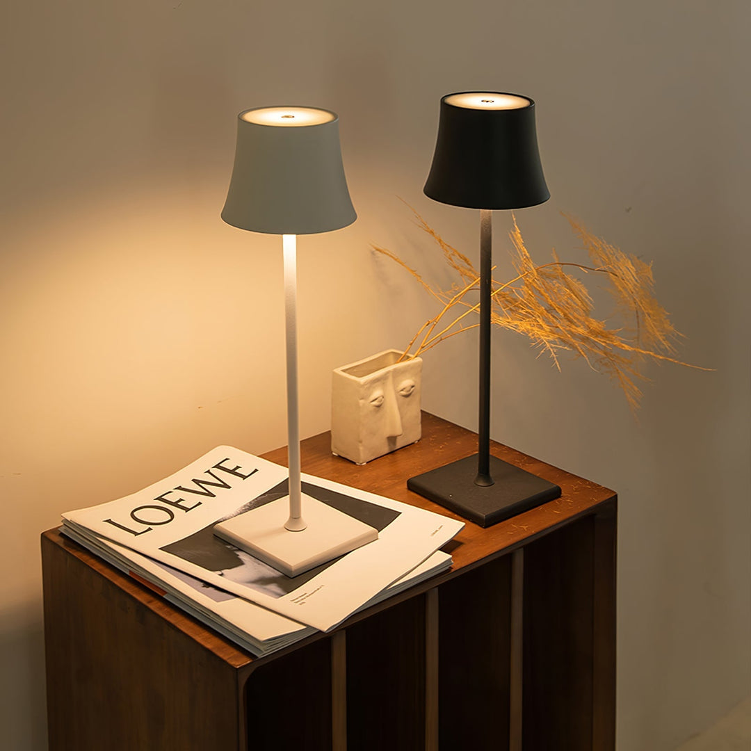 Skanto | PoldLight – Moderne LED Bordlampe med Lading Mulighet