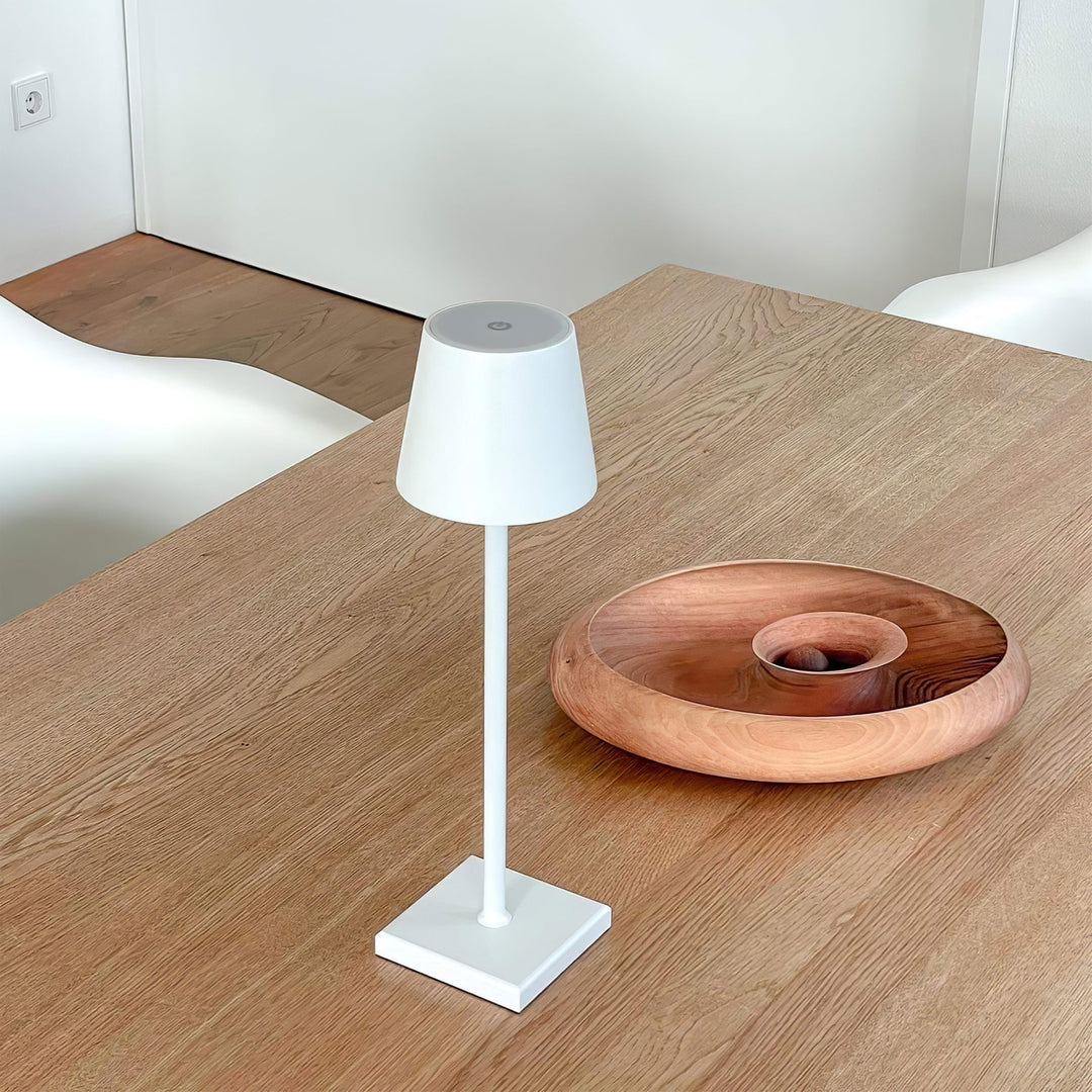 Skanto | PoldLight – Moderne LED Bordlampe med Lading Mulighet