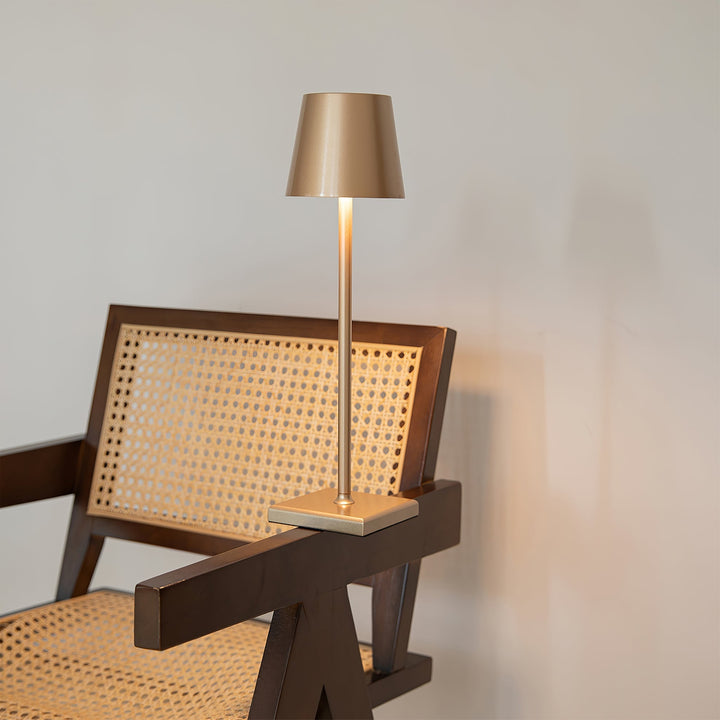 Skanto | PoldLight – Moderne LED Bordlampe med Lading Mulighet