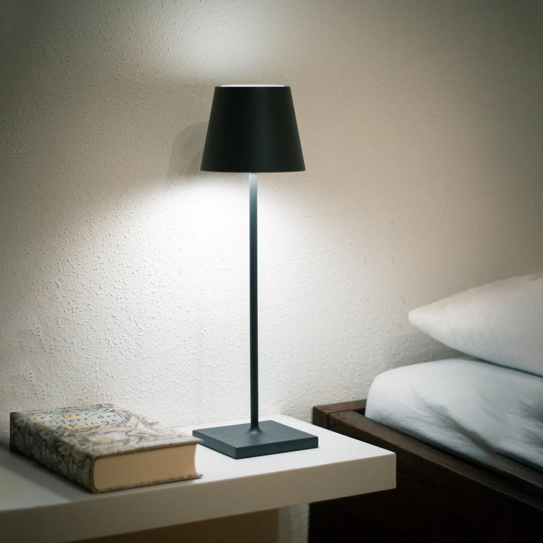 Skanto | PoldLight – Moderne LED Bordlampe med Lading Mulighet