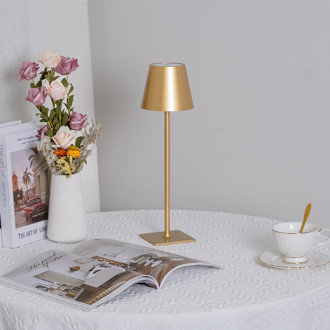 Skanto | PoldLight – Moderne LED Bordlampe med Lading Mulighet