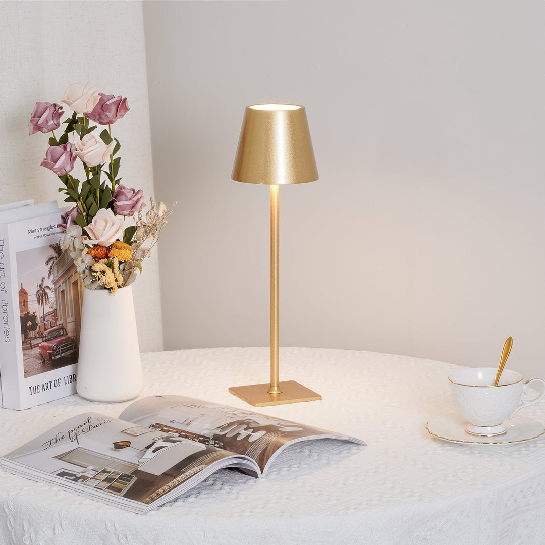 Skanto | PoldLight – Moderne LED Bordlampe med Lading Mulighet