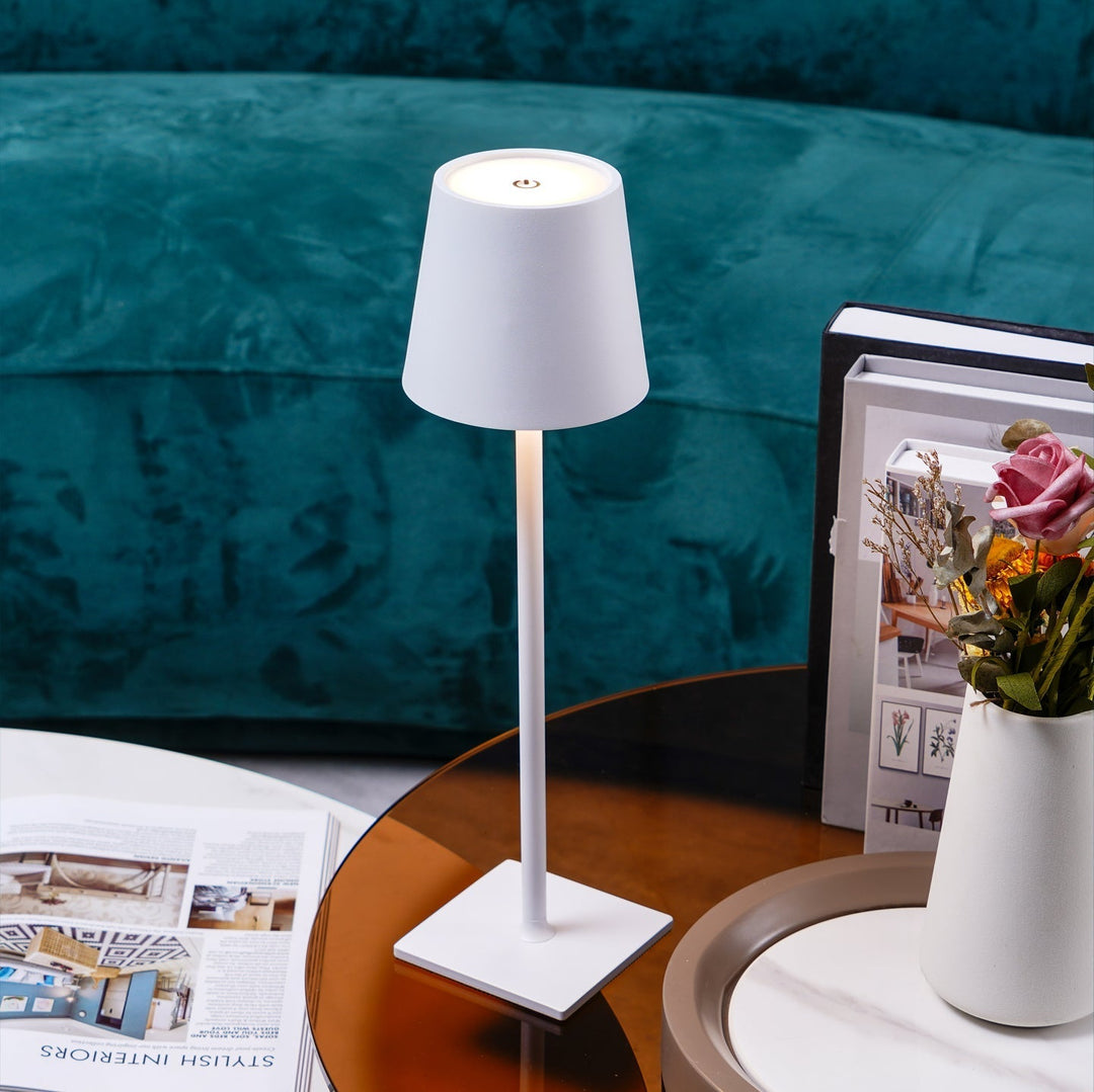 Skanto | PoldLight – Moderne LED Bordlampe med Lading Mulighet