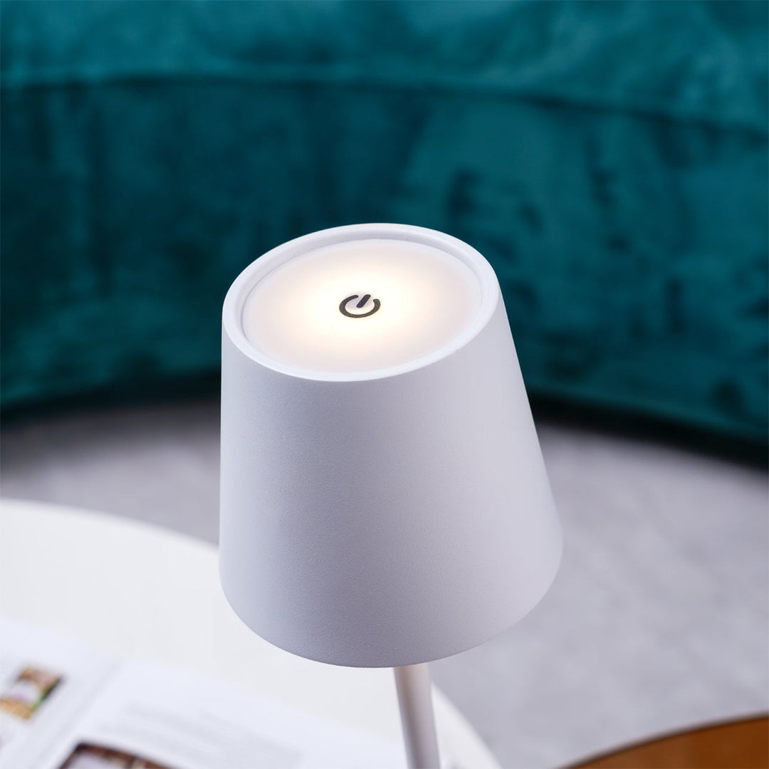 Skanto | PoldLight – Moderne LED Bordlampe med Lading Mulighet