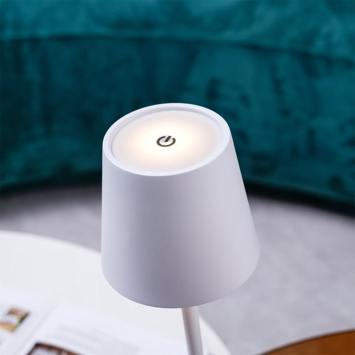 Skanto | PoldLight – Moderne LED Bordlampe med Lading Mulighet