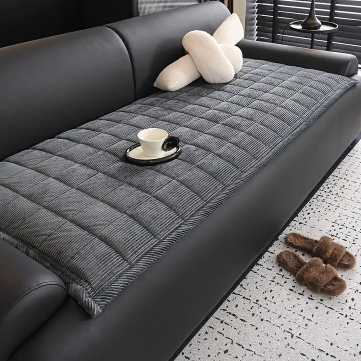 LuxeShield Quiltmatte — Transformér sofaen din til en feilfri oase av komfort og beskyttelse | Skanto
