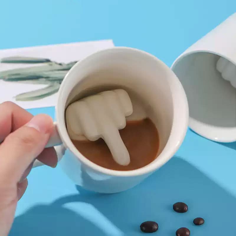 Skanto | Morsom keramikkopp med skjult finger design