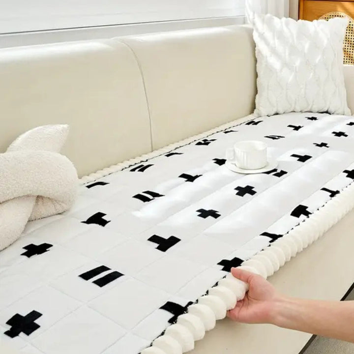 Skanto | Ruffled Cloud Edge Quilted Couch Cover