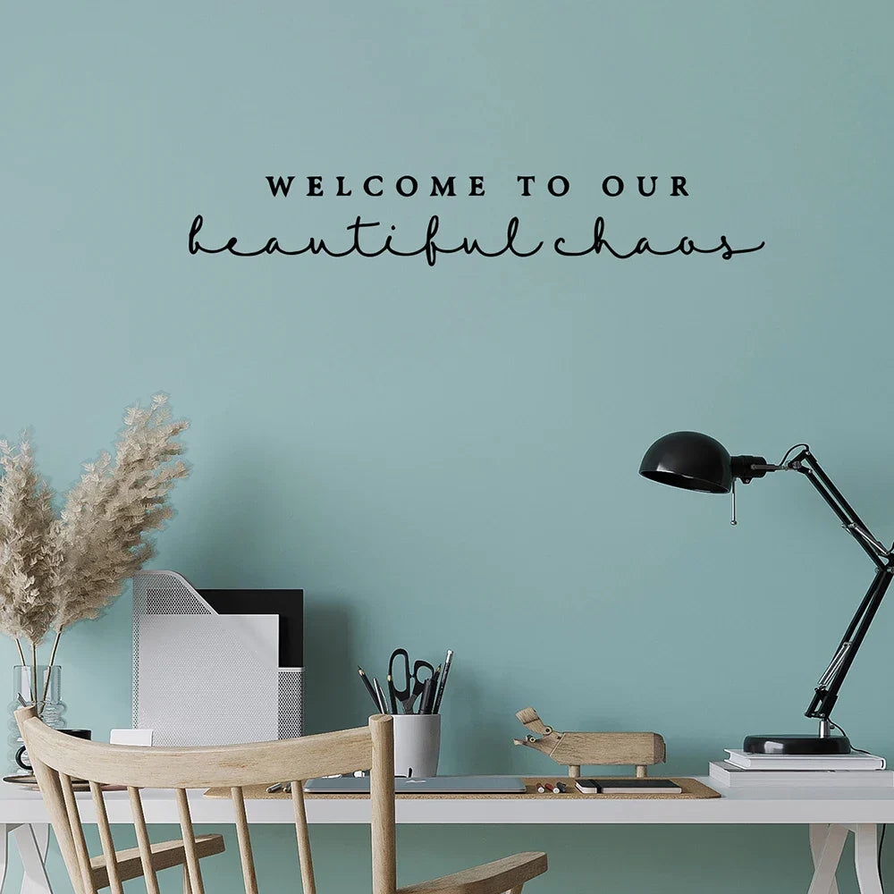Beautiful Chaos Familie Hjem Veggklistremerke Avtakbar Peel and Stick Typografisk Veggdekal For Stue Spisestue Kreativ DIY Veggdekor | Skanto