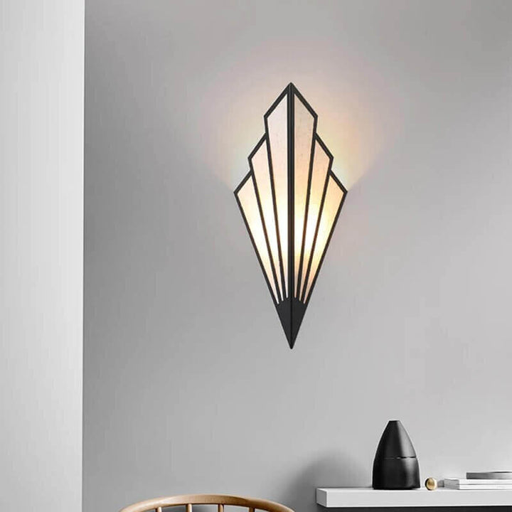 Skanto | Faneformet Art Deco Vegglampe