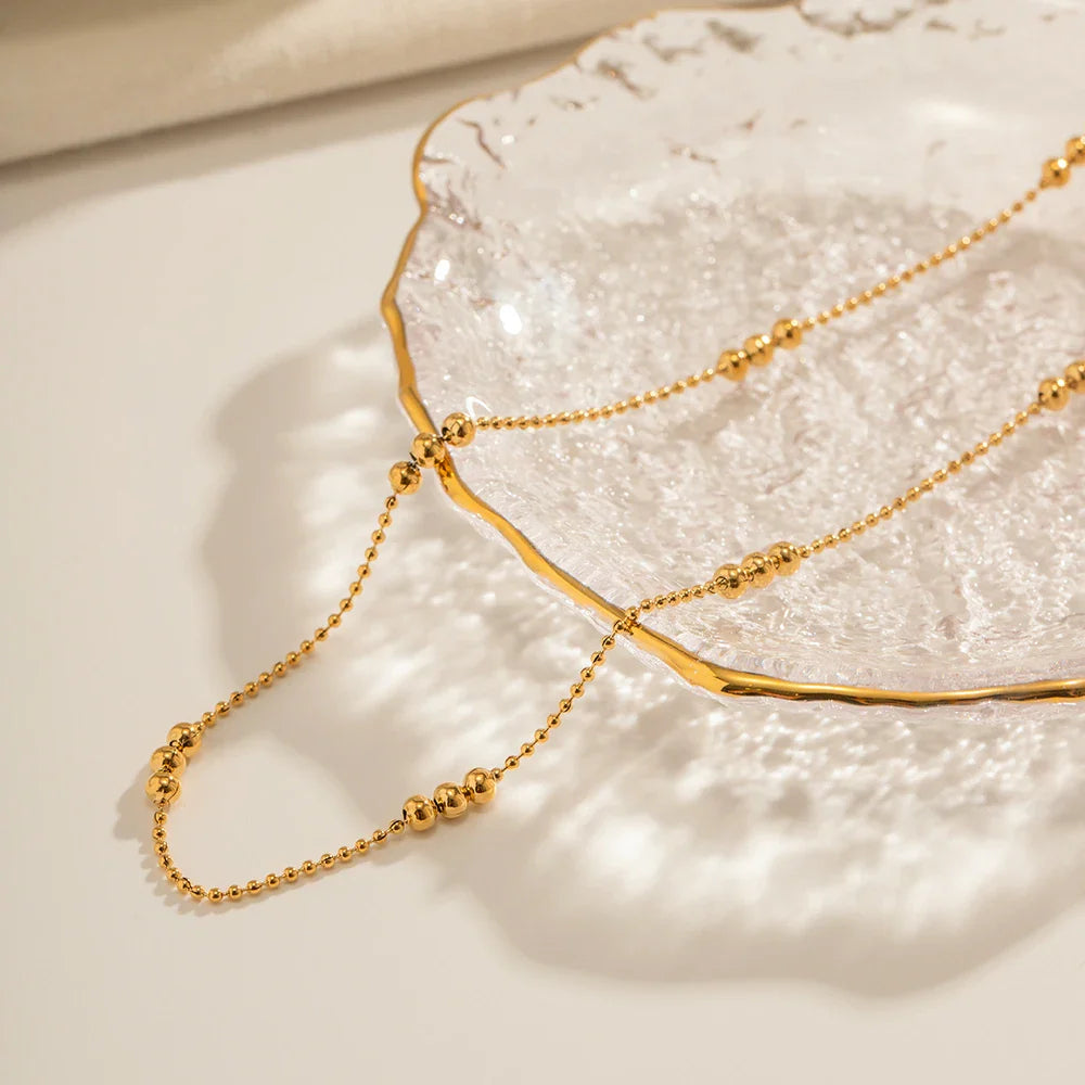 Skanto | 16k Delikat Triple Perle Accent Halskjede