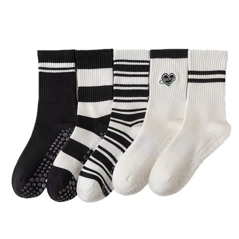Skanto | Unisex Mid-Calf Stripete Yogasokker - Rutsje-frie, Svettsugende, Luktkontroll