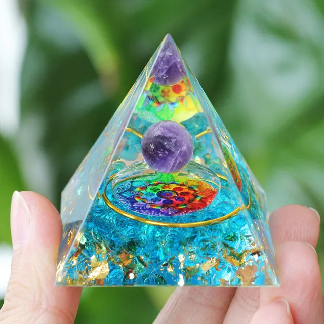 Skanto | Amethyst Peridot Orgone Pyramide - Energigenerator Krystall Reiki Chakra Orgonitt Meditasjonsverktøy