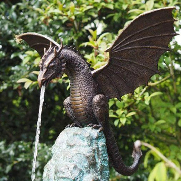 Skanto | Majestetisk ildpustende drageskulptur fontene