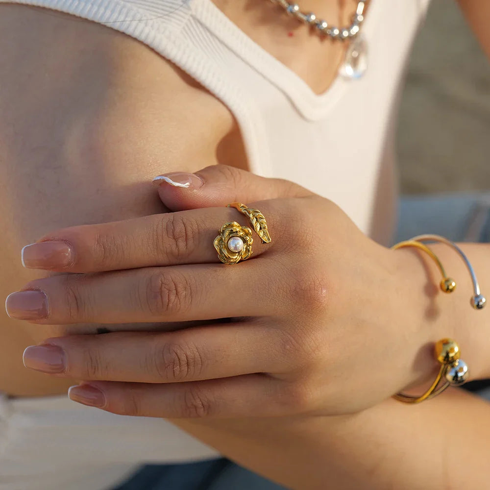 Skanto | Justerbar Perle Camellia Blomster Ring