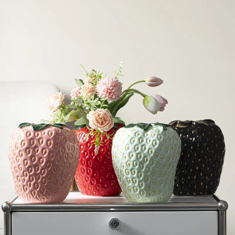 Stygg Jordbær Vase | Skanto