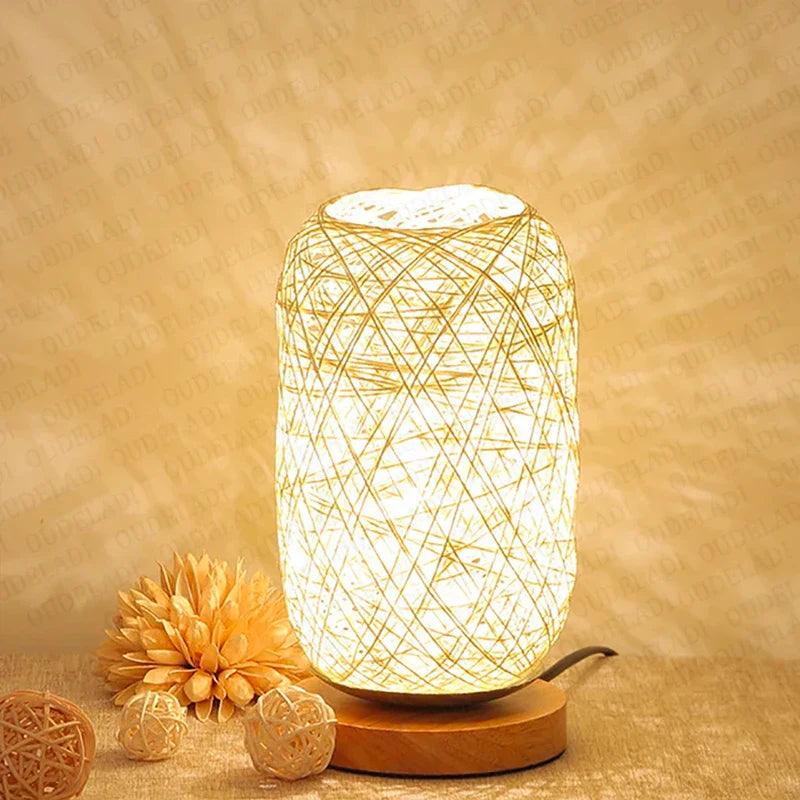 Skanto | WoodLuxe - Rattan-inspirert bordlampe