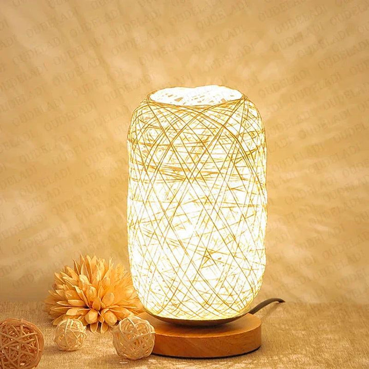 Skanto | WoodLuxe - Rattan-inspirert bordlampe