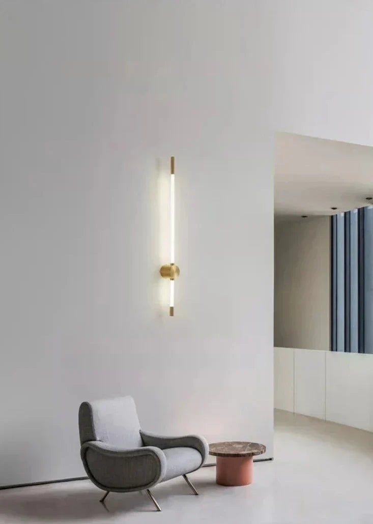 Skanto | AstraBeam – Vertikal LED Vegglampe for Moderne Interiør