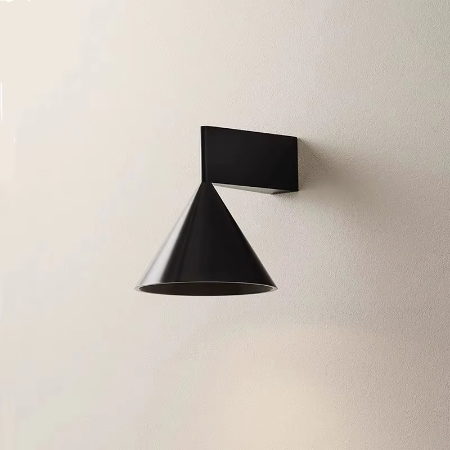Skanto | Elegant nordisk konformet vegglampe for moderne interiører