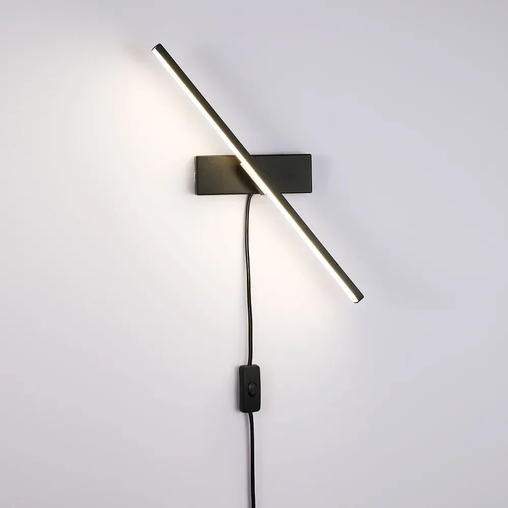 Skanto | PlugLuxe – Elegant skandinavisk vegglampe med plugg for stilige interiører