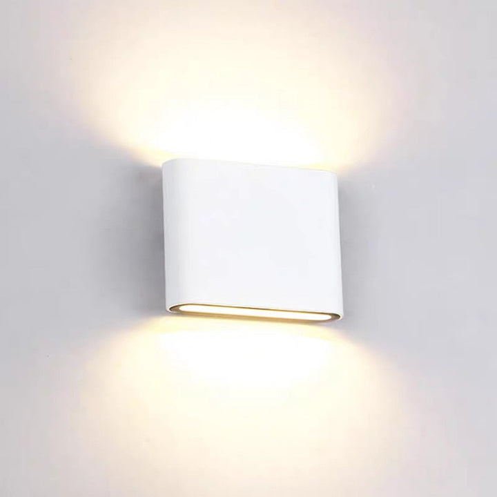 Skanto | GuardGlow – Vanntett Vegglampe med Værbestandig Design