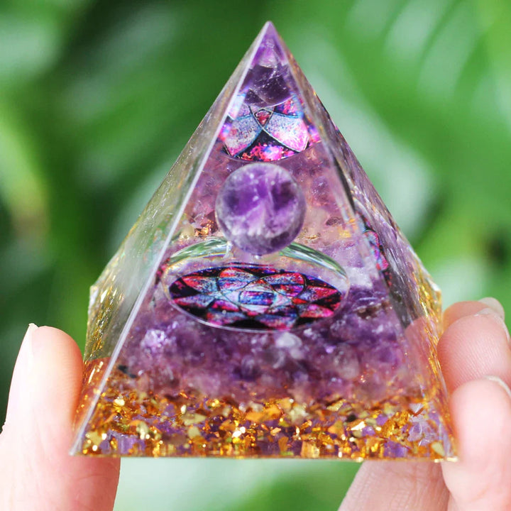 Skanto | Amethyst Peridot Orgone Pyramide - Energigenerator Krystall Reiki Chakra Orgonitt Meditasjonsverktøy