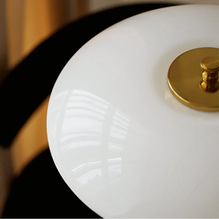 Skanto | Retro Design Glass Bordlampe
