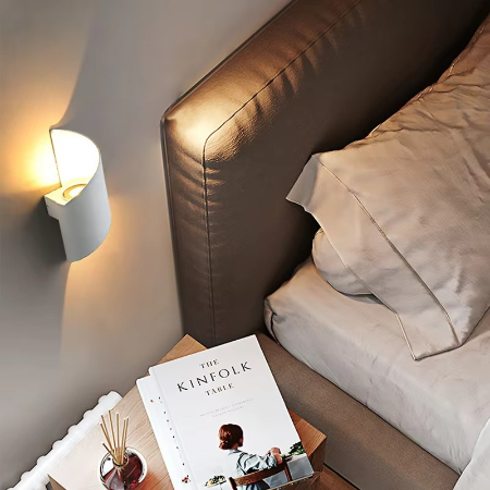 Elegante, i zwei Richtungen abstrahlende LED-Außenwandleuchte