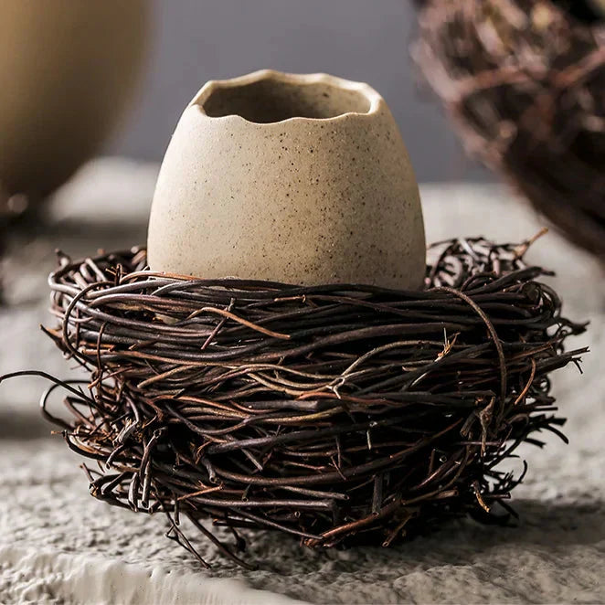 Kreativ keramisk fuglerede-eggeskallskål