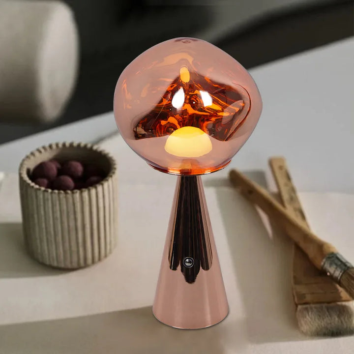 Moderne Mini Bordlampe i Lava Design med LED Lys - Dekorativ Lampe for Stue, Soverom & Kontor | Skanto