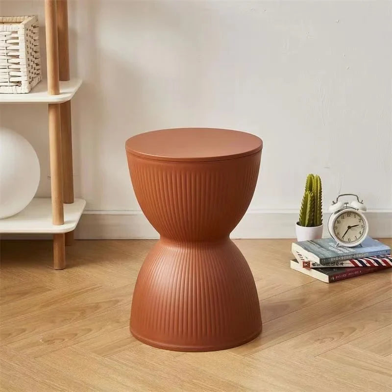 Skanto | Nordisk Plast Lav Sidebord med Timeglassdesign