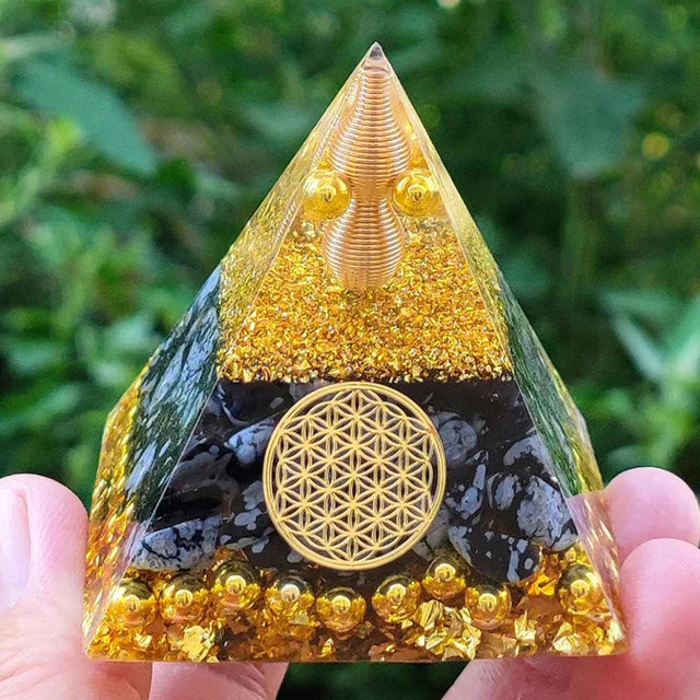 Skanto | Amethyst Peridot Orgone Pyramide - Energigenerator Krystall Reiki Chakra Orgonitt Meditasjonsverktøy