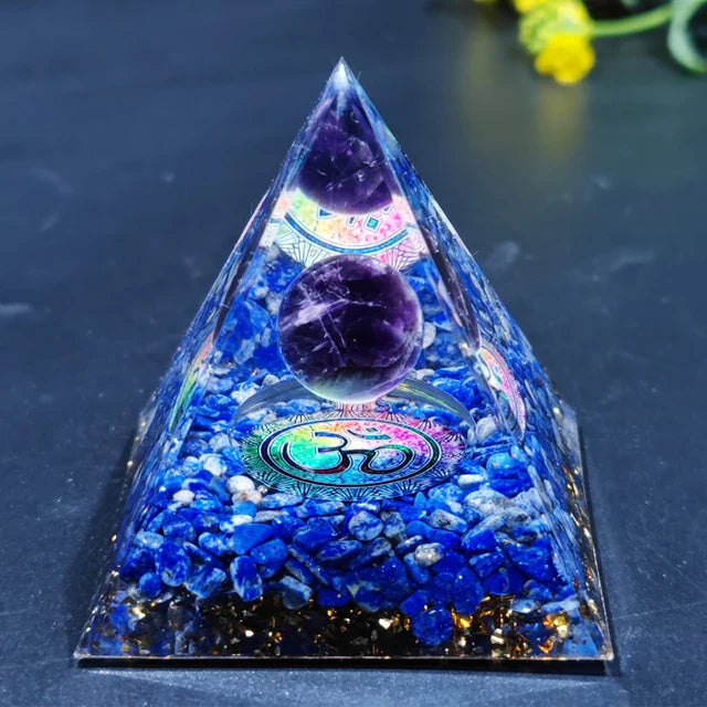 Skanto | Amethyst Peridot Orgone Pyramide - Energigenerator Krystall Reiki Chakra Orgonitt Meditasjonsverktøy